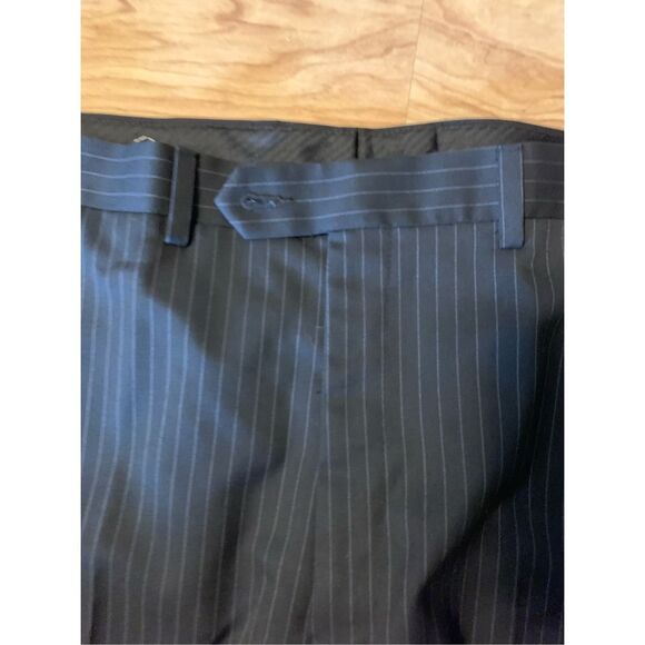 Michael Kors suit black with stripes  42L and 35w - Picture 6 of 7